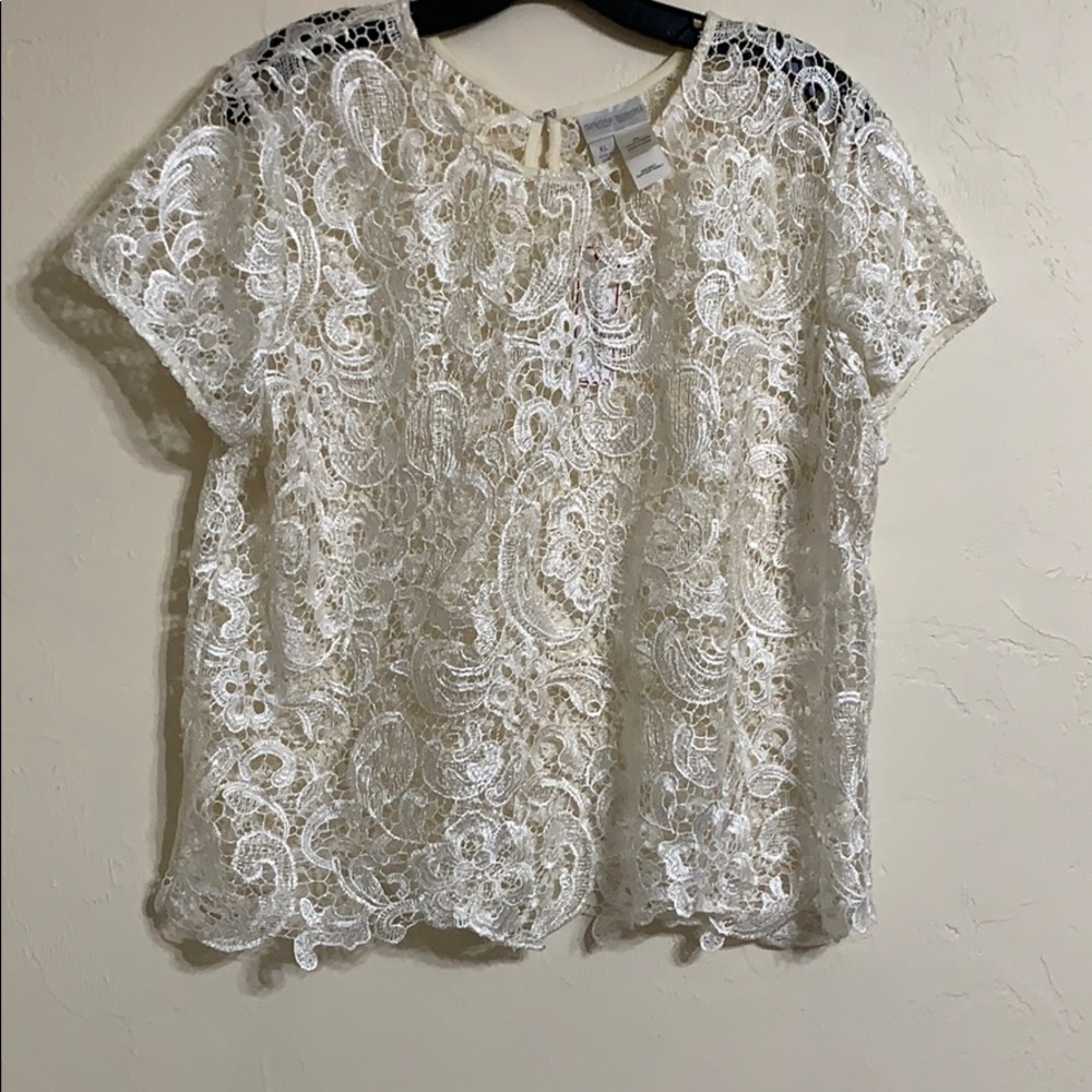 A lace white top